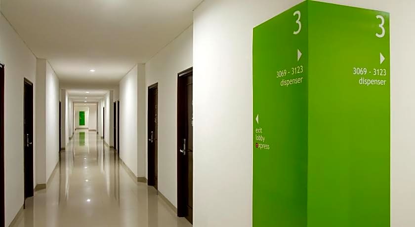 Amaris Hotel Season City