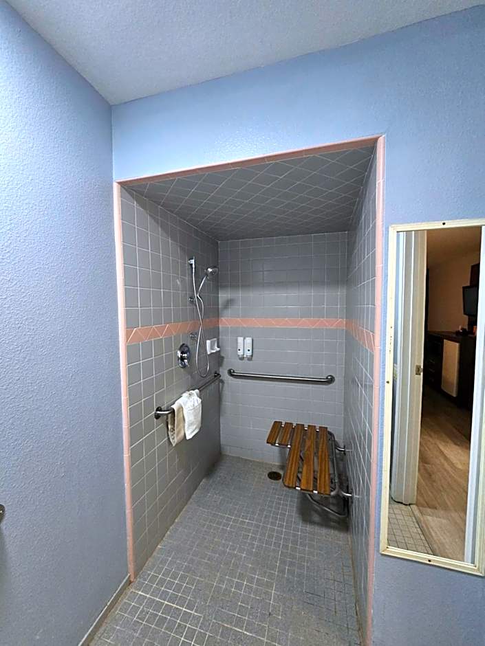 Quality Inn & Suites Tulare