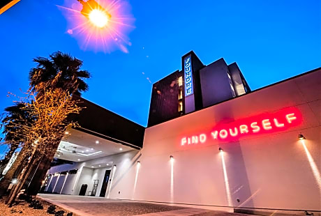 FOUND:RE Phoenix Hotel