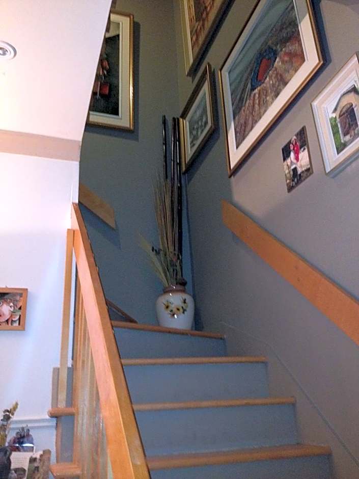 Repos & Manna Downtown Montréal