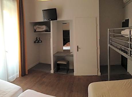 5 People Room