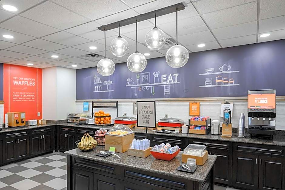 Hampton Inn By Hilton Evansville Airport