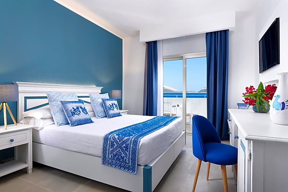 Photo 1 of 5 of Deluxe, Sea View