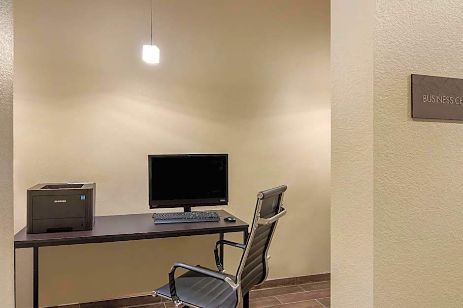 Comfort Suites Brunswick Town Center