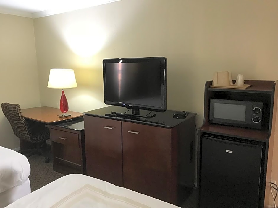 Hometown Inn & Suites