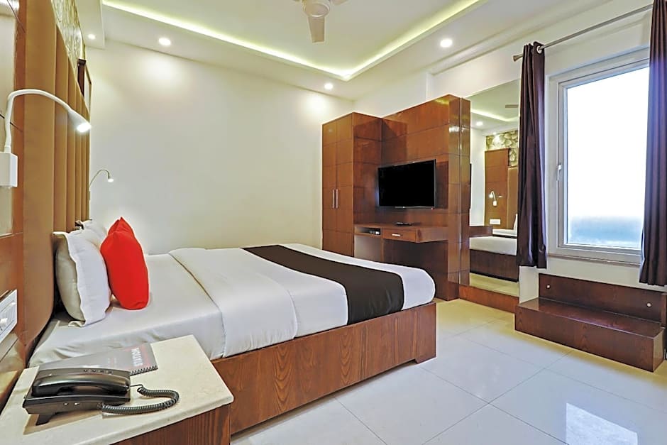 Capital O 2242 Hotel Yuvraj Deluxe