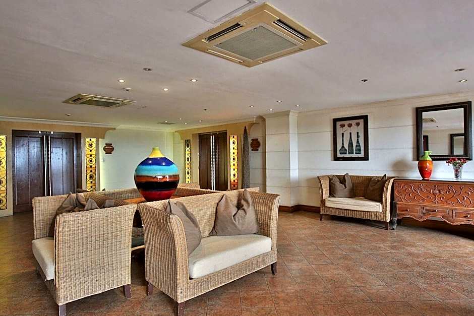 Crown Regency Suites Mactan