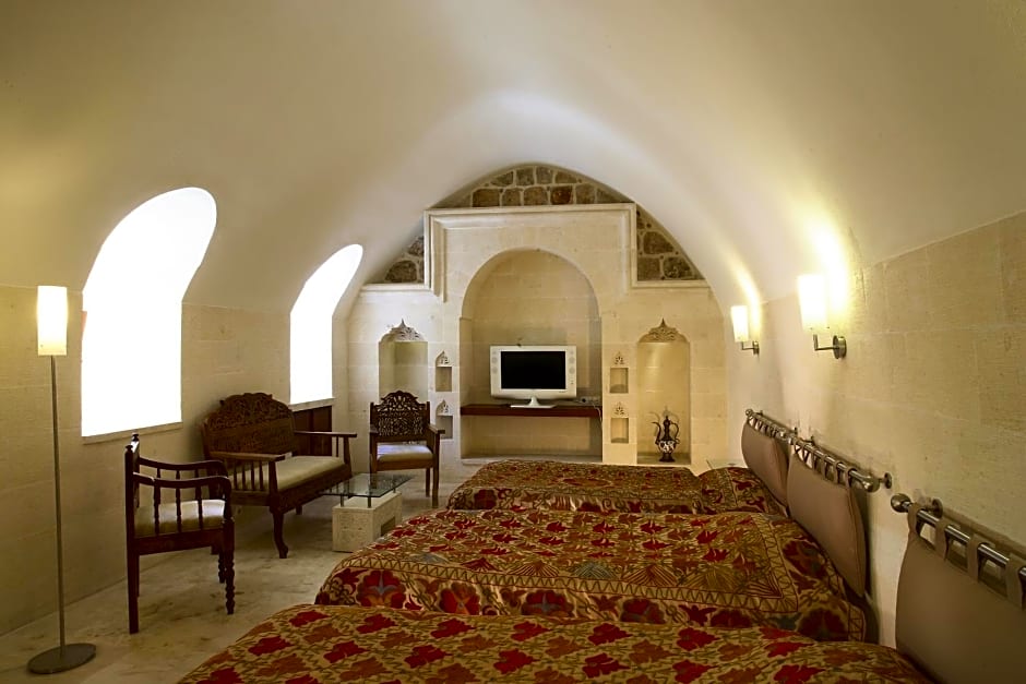 Kasr-i Nehroz Hotel