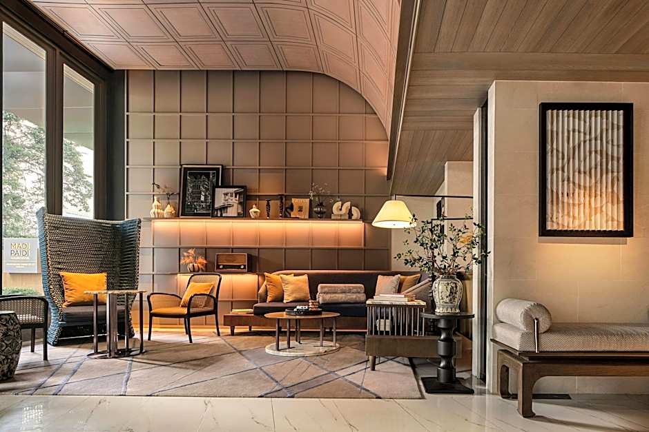 Madi Paidi Bangkok, Autograph Collection