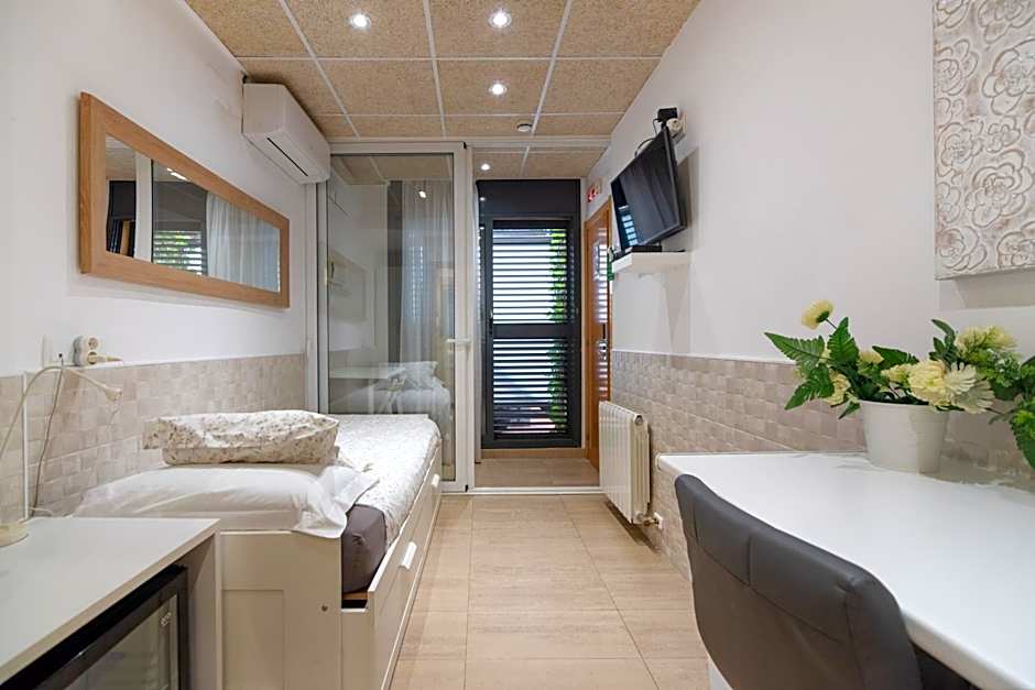 Hostal House