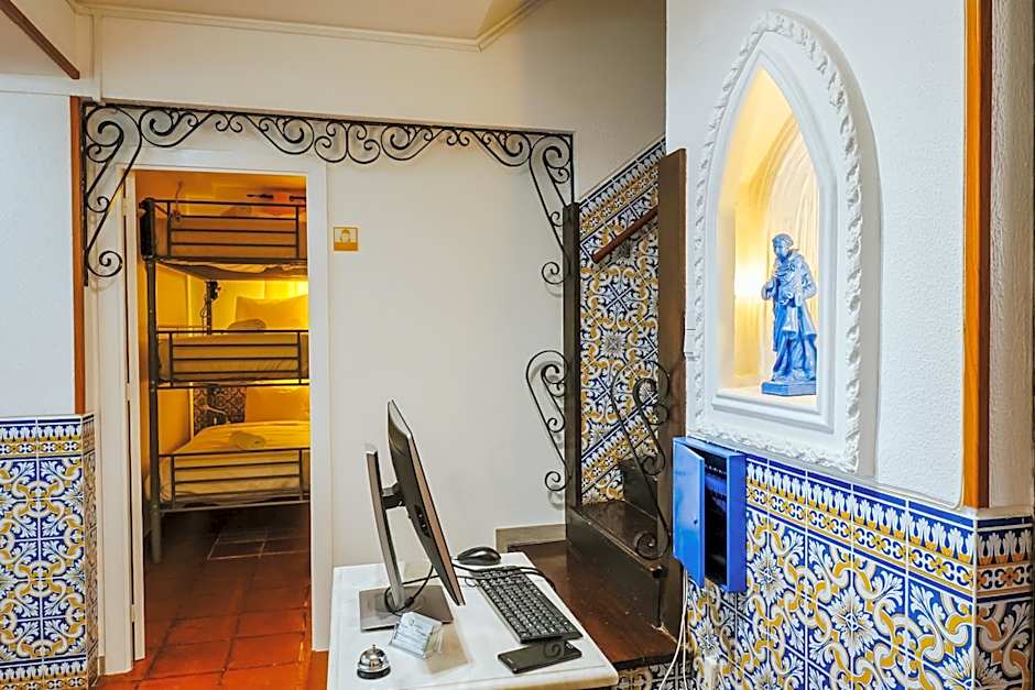 Help Yourself Hostels - Restelo