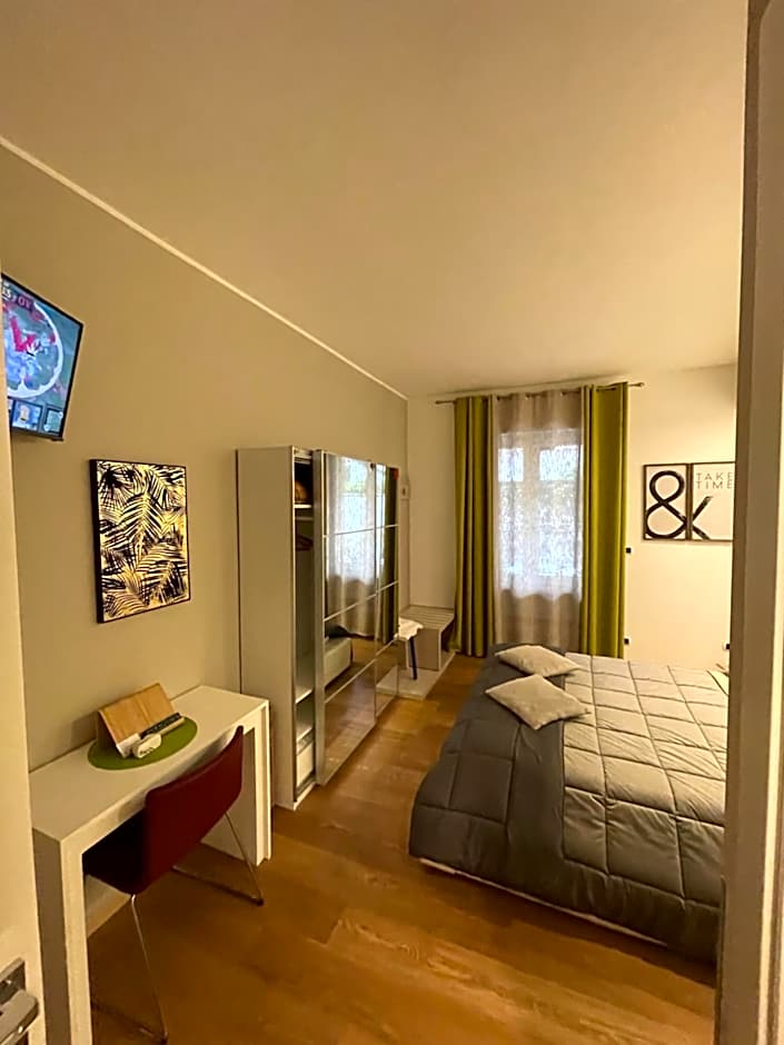 Smart-House Rent-Rooms FREE PARKING