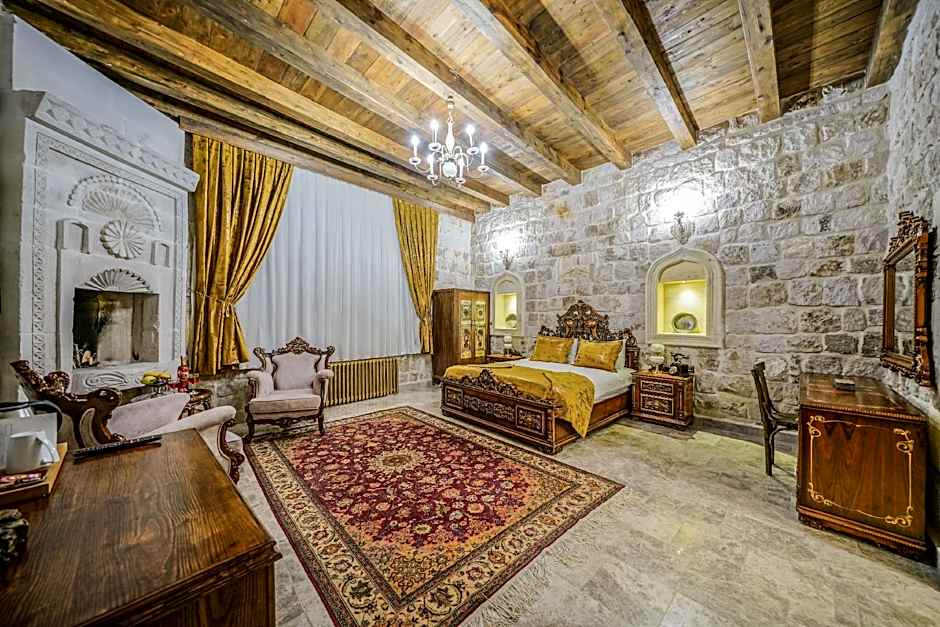 Serenus Cave Suites