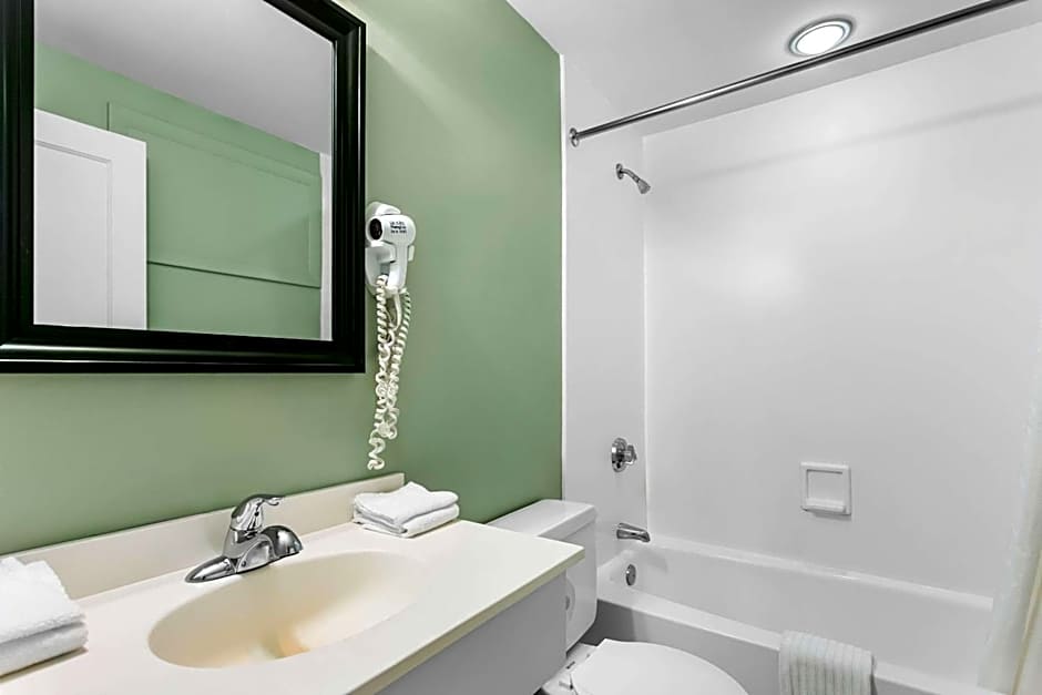 Rodeway Inn Gorham Riverside