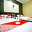 OYO 820 Abad Baru Hotel
