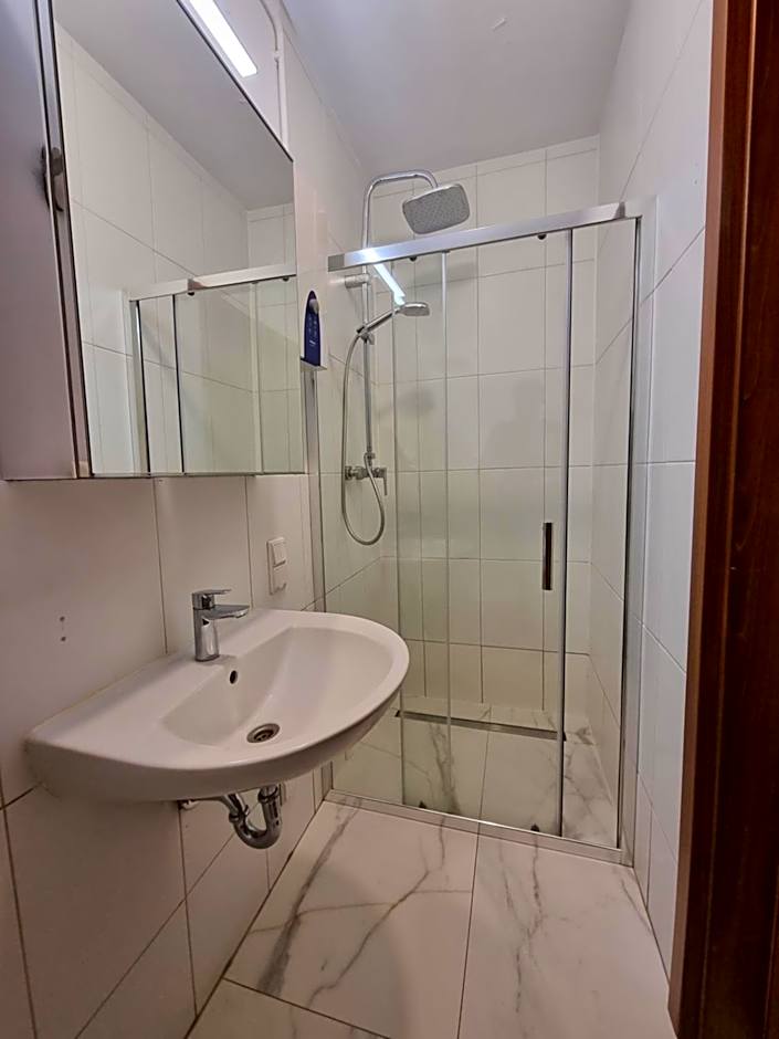 Foto 1 von 4 von Triple Room with Private Bathroom