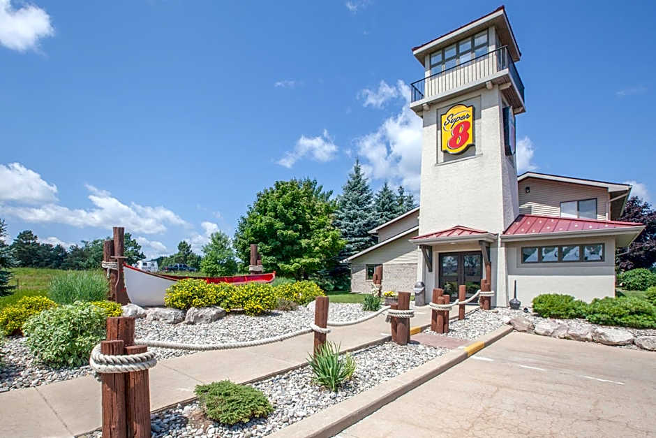 Super 8 by Wyndham Houghton Lake
