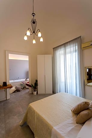 Queen Suite with Spa Bath