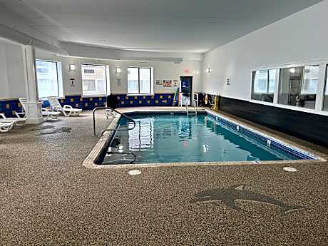 Admiralty Inn & Suites - a Red Collection Hotel