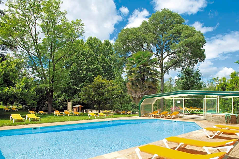 Logis Hotel Restaurant Les Cedres