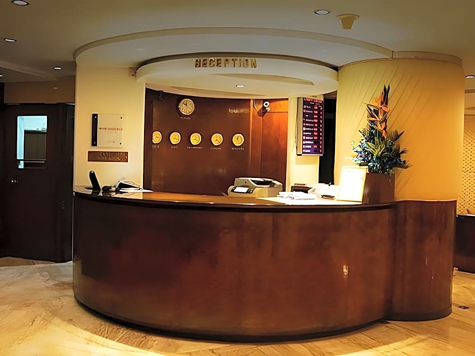 Kohinoor Continental, Near International Airport