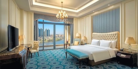 Grand Suite with Lake View
