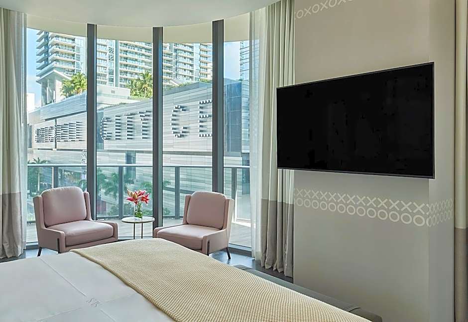 SLS LUX Brickell