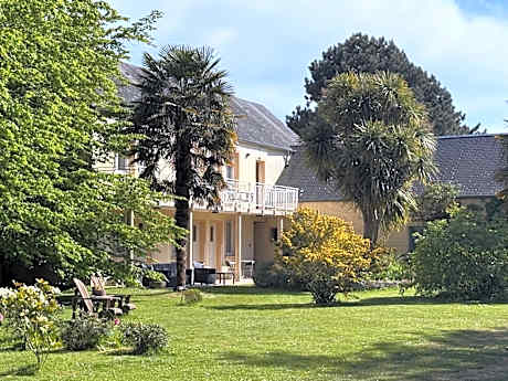 Logis Hôtel La Demeure du Perron