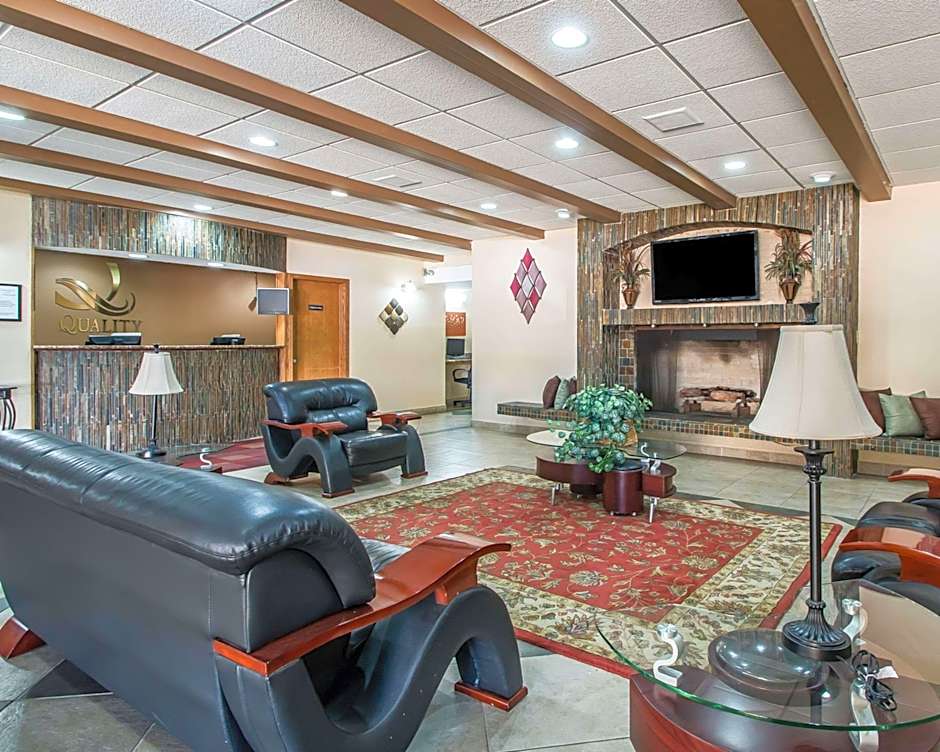 Quality Inn East Dubuque