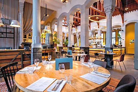 Post-Plaza Hotel & Grand Café