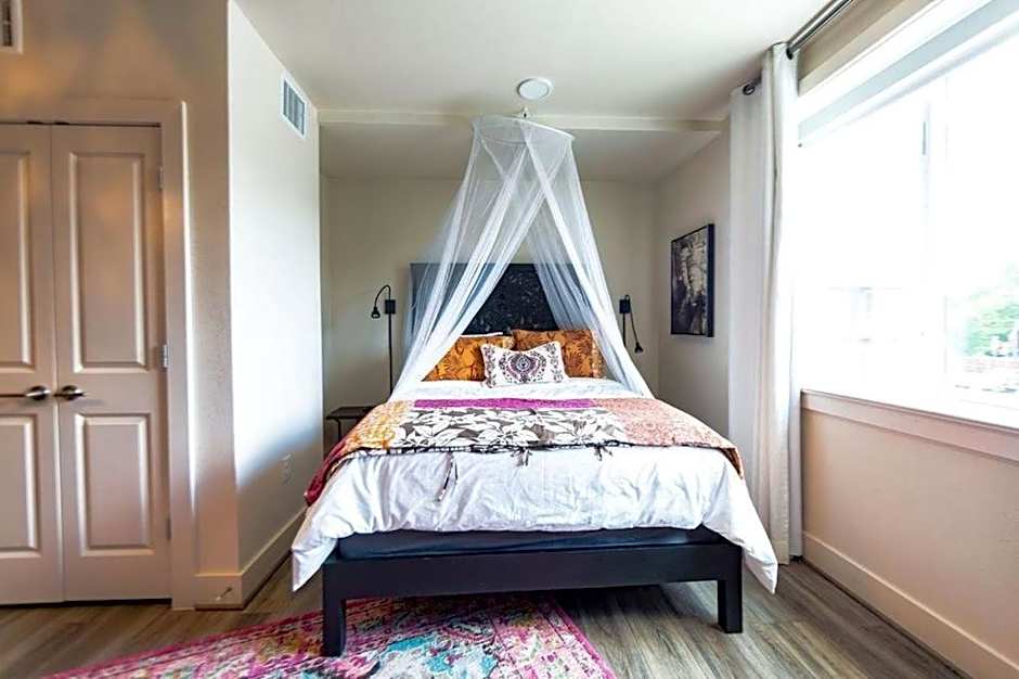 The Bishop Arts Hotel by Qresorts