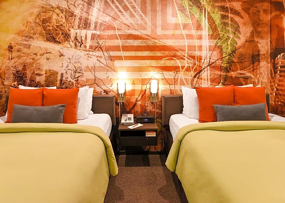 The Tangerine - a Burbank Hotel