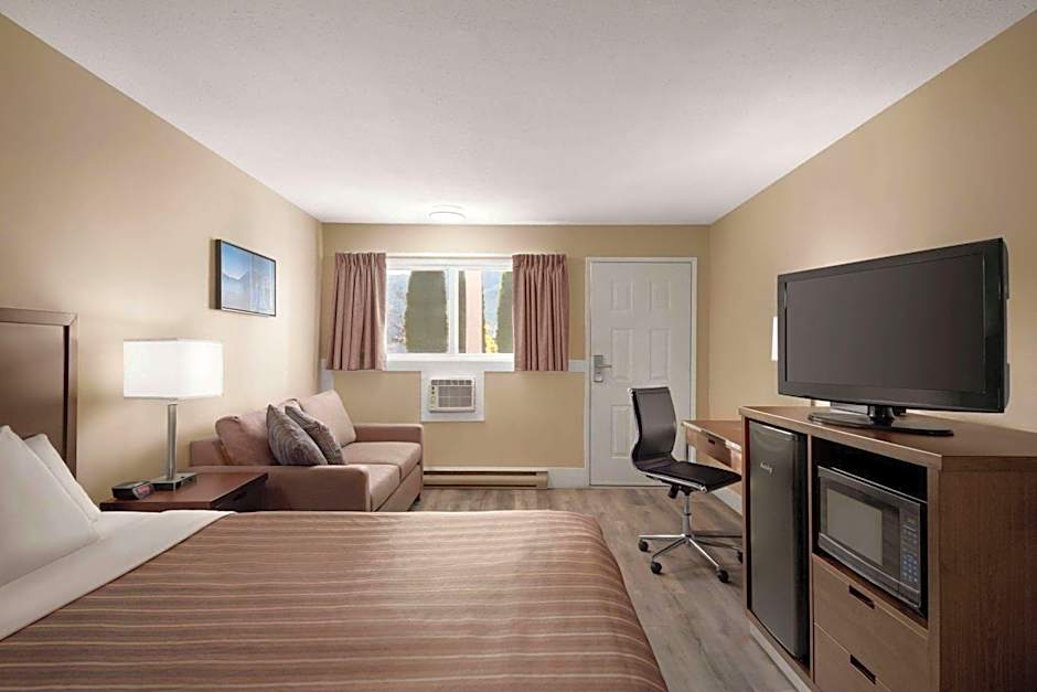 Travelodge by Wyndham Salmon Arm BC