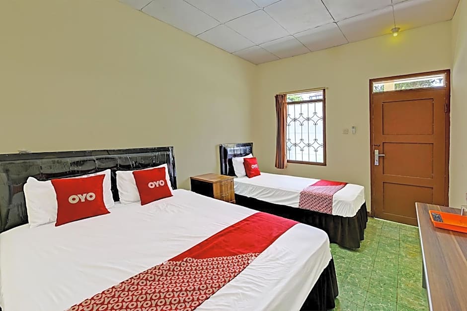 OYO 90443 Hotel New Kartika In