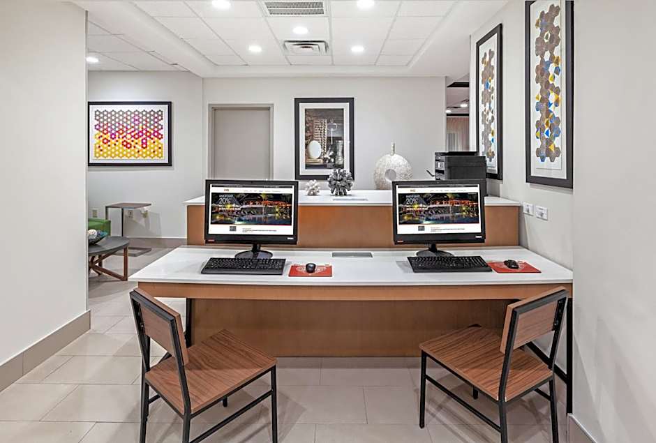 Holiday Inn Express & Suites Baton Rouge East By IHG