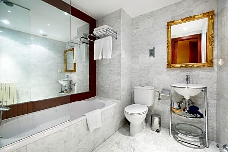 STANDARD ROOM 2 ADULTS + 1 CHILD