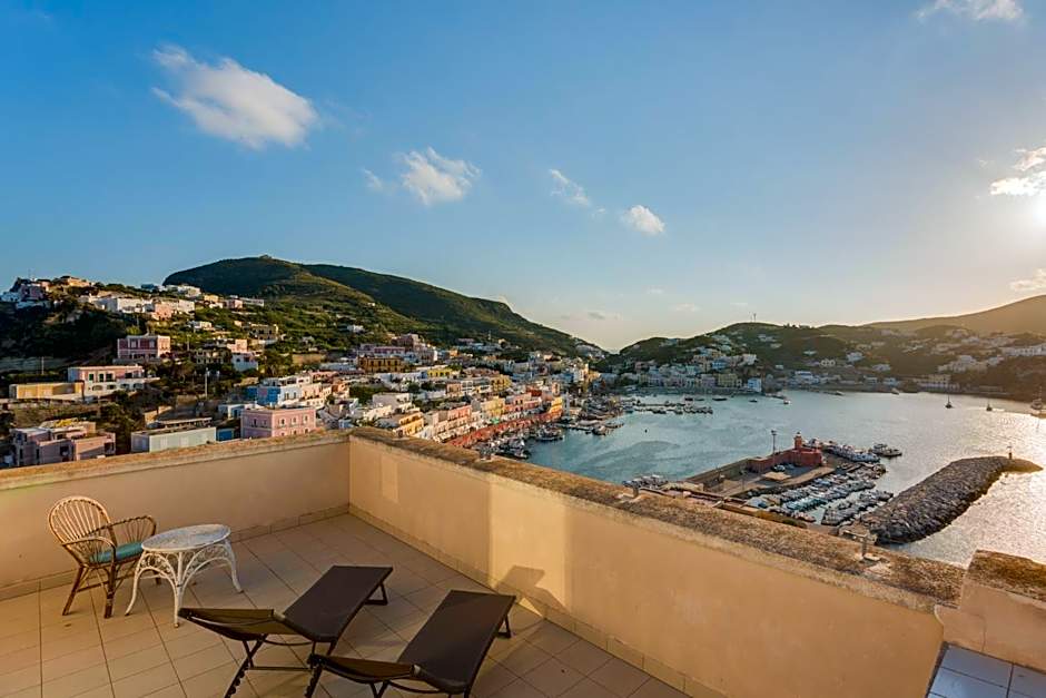 Hotel Torre Dei Borboni