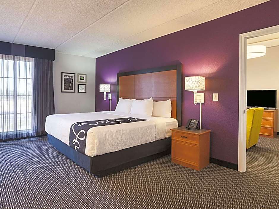 La Quinta Inn & Suites by Wyndham Miami Airport East