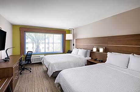 Queen Room with Two Queen Beds - Hearing Accessible/Non-Smoking