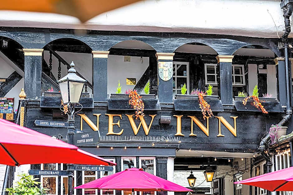 The New Inn by Roomsbooked