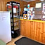 Country Roads Motor Inn