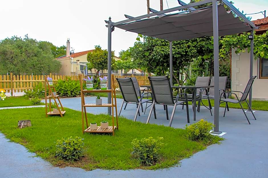 Lamprini's Deluxe Studios