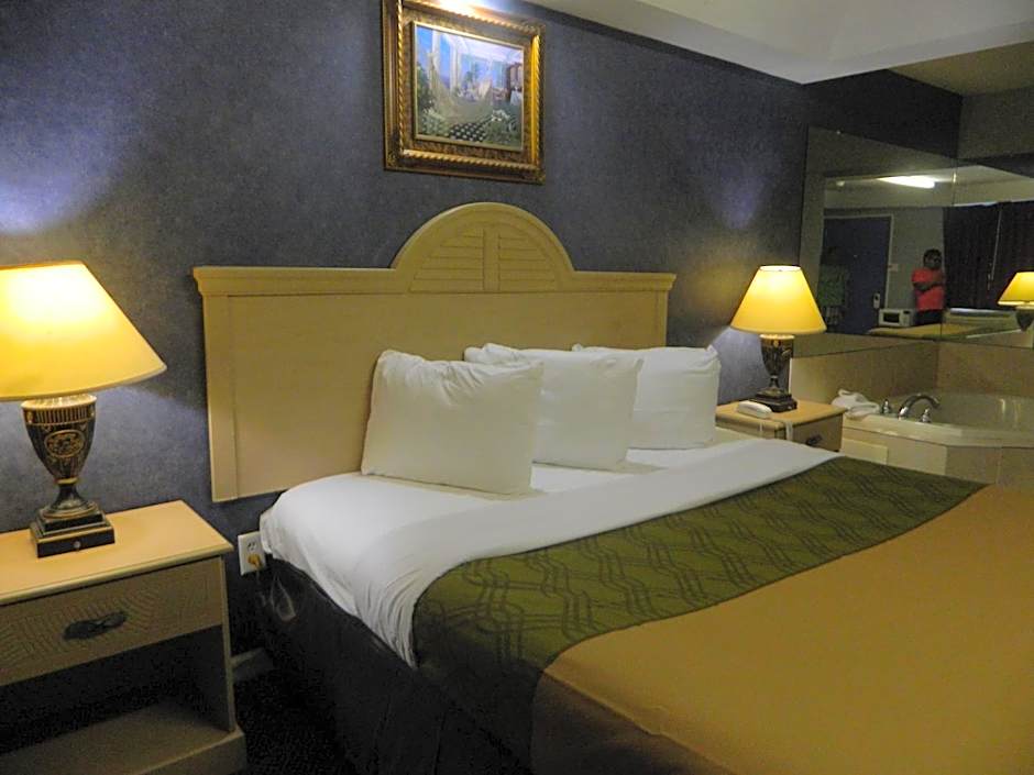 Village Inn & Suites - Smithville