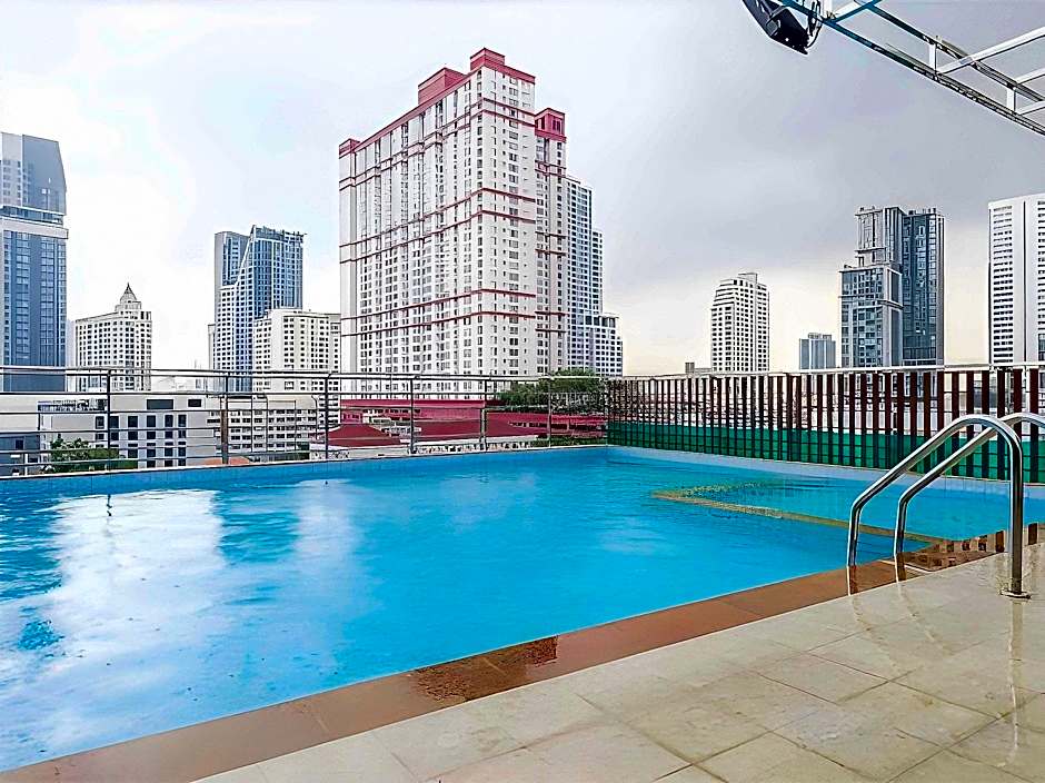 Top High Airport Link Hotel