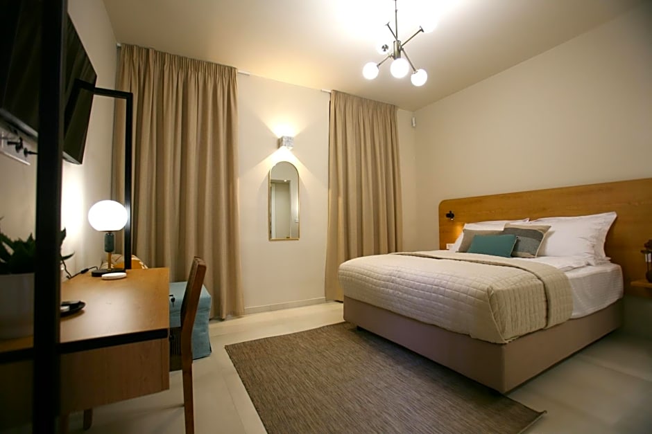 Living Yard Acropolis