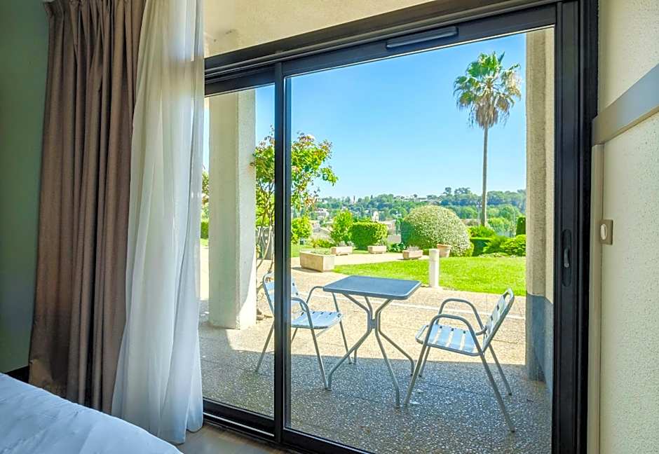 B&B Hôtel Villeneuve Loubet Village