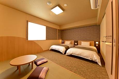 Twin Room with Tatami Area and Shower - Non Smoking - No Daily Cleaning