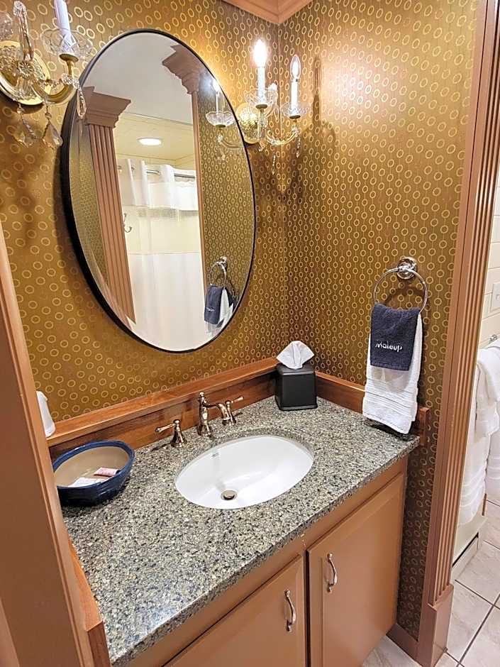 Altland House Inn & Suites