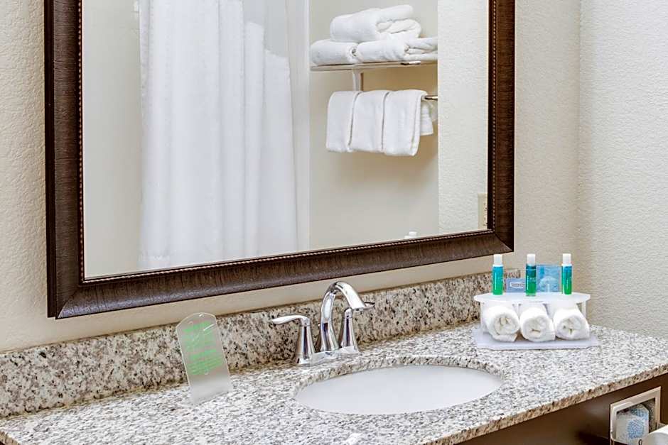 Holiday Inn Express & Suites Nevada By IHG