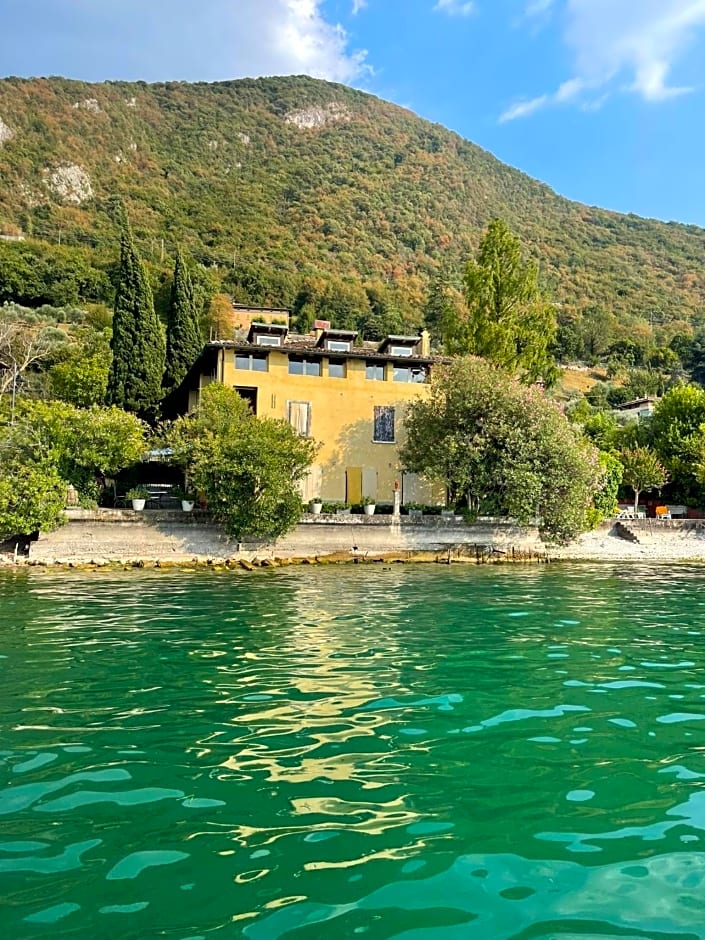 L'Oleandro sul Lago d'Iseo B&B